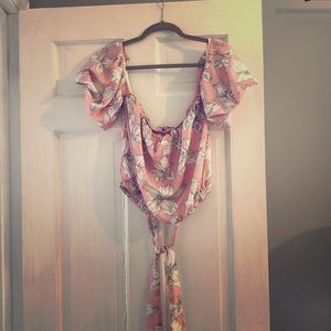 Flowy crop top with tie